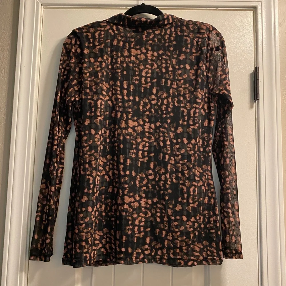 Jane + Delancey Womens Black and Blush button down top = Size Medium - Picture 4 of 7
